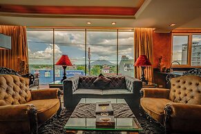 Fields Plaza Hotel