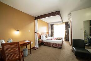67 Airport Hotel