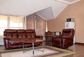67 Airport Hotel