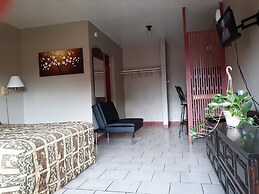 Longview Inn