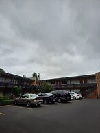 Longview Inn