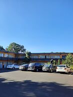 Longview Inn