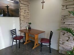 Longview Inn