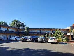 Longview Inn