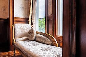 Shangrila Boutique Hotel