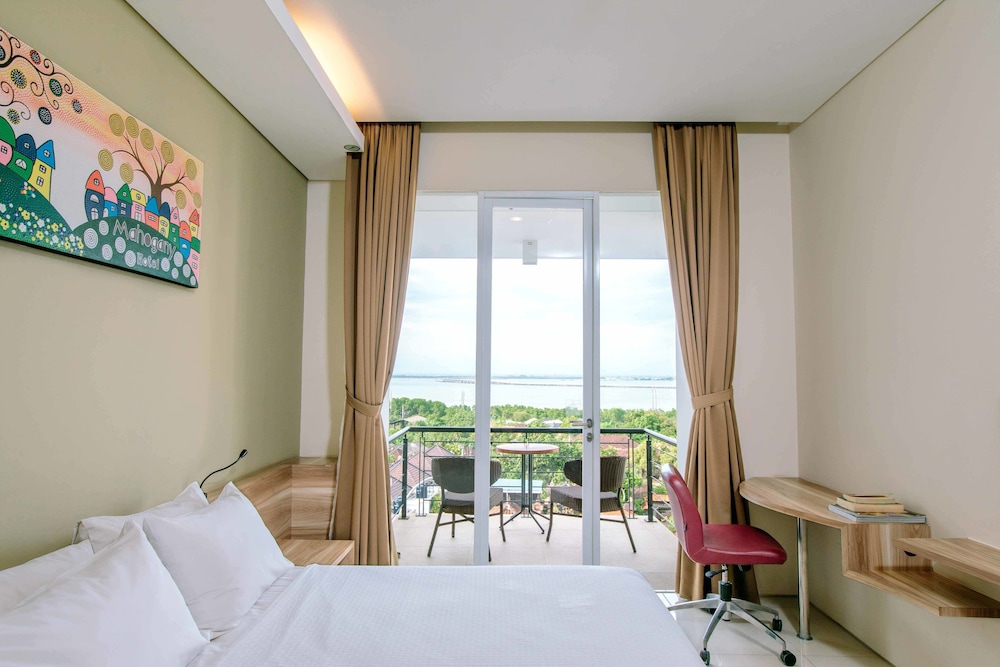 Mahogany Hotel