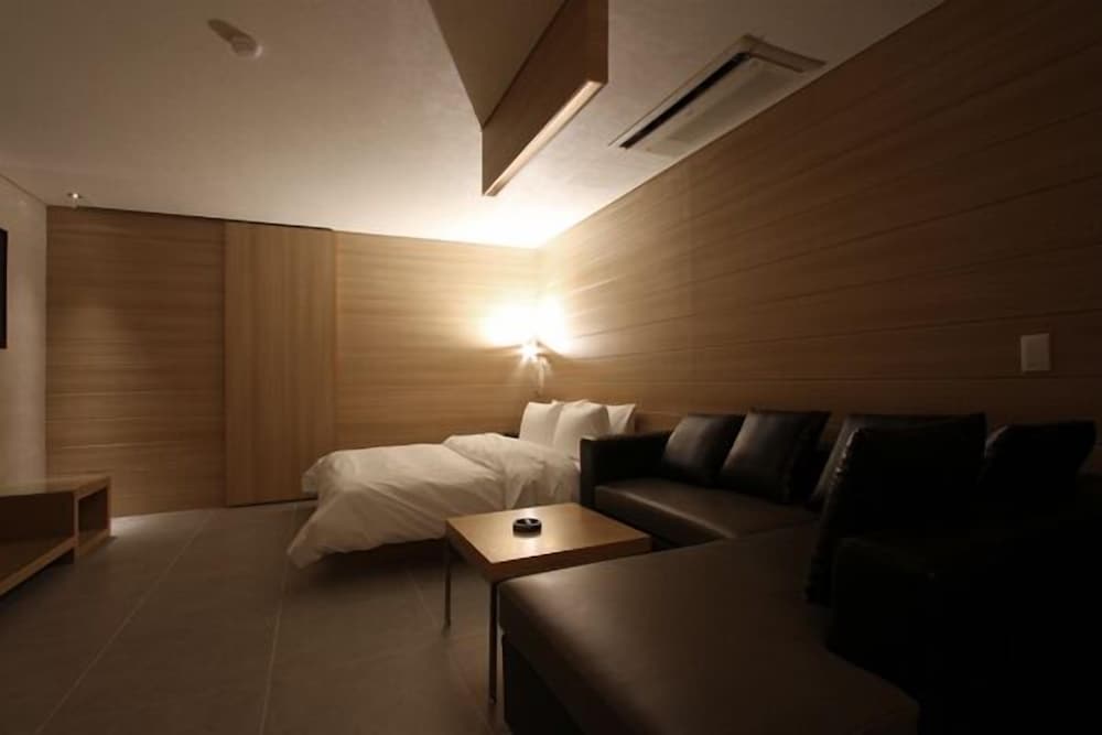 Valentine Hotel