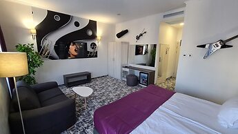 AQUA Hotel