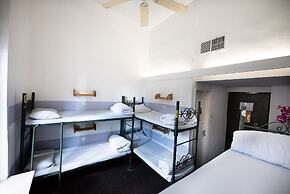 Ron Hotel