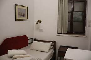 Ron Hotel