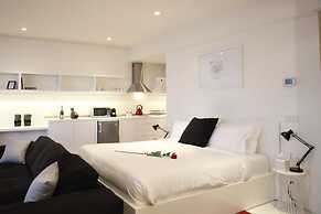 1866 Court & Suites