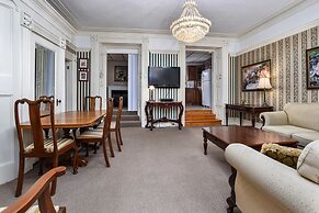 The Noble Suites