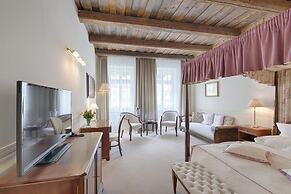 Hotel Embassy