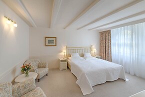 Hotel Embassy