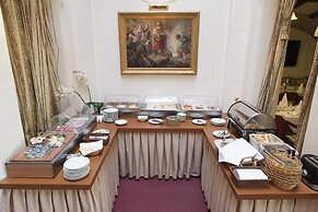 Hotel Embassy