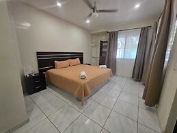 Hotel y Suites Los Encantos