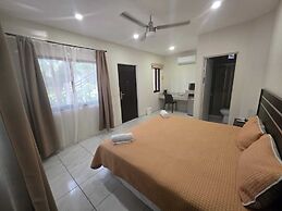 Hotel y Suites Los Encantos