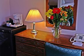 Colonial 900 Motel