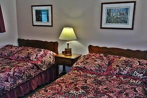 Colonial 900 Motel