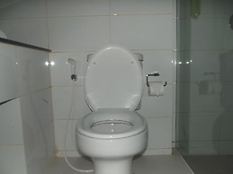 L Bajo Hotel
