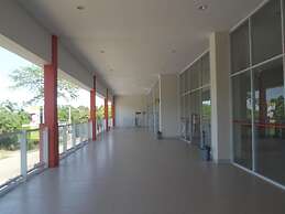 L Bajo Hotel