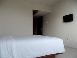 L Bajo Hotel