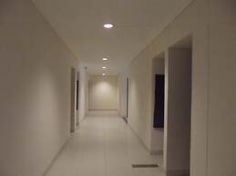 L Bajo Hotel