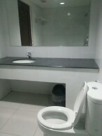 L Bajo Hotel
