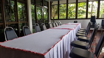First & Frang Hotel