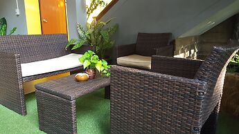 First & Frang Hotel