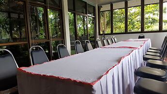First & Frang Hotel