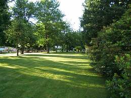 Cedar Wood Lodge B&B