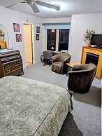 Cedar Wood Lodge B&B