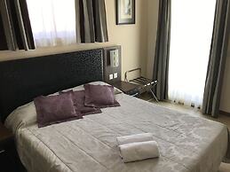 Grand Harbour Hotel