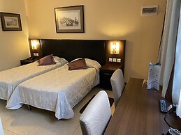 Grand Harbour Hotel