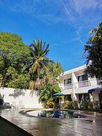 Hotel Holly