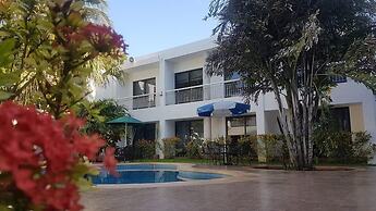 Hotel Holly