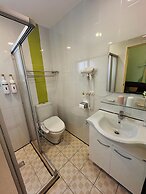 Yurong B&B