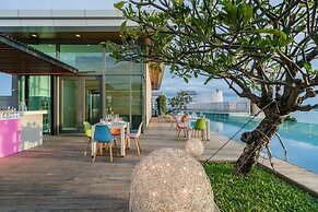 Seven Zea Chic Hotel