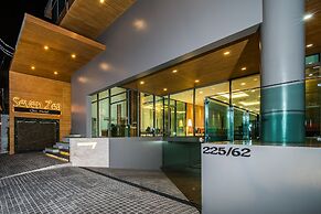 Seven Zea Chic Hotel