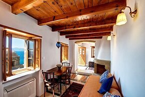 Malvasia Traditional Hotel