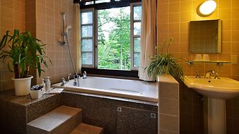 Hotel Nishikan
