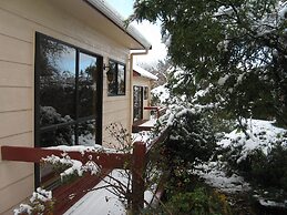 Ossies Motels and Chalets