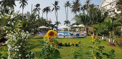 Sun & Sands Beach Hotel