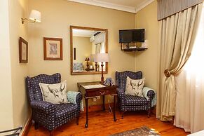 Riverside Lodge