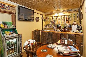 Riverside Lodge
