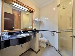 Grand Whiz Hotel Trawas