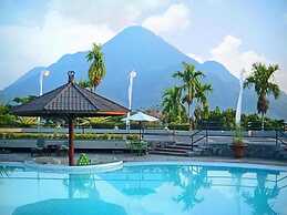 Grand Whiz Hotel Trawas
