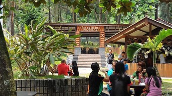 Grand Whiz Hotel Trawas