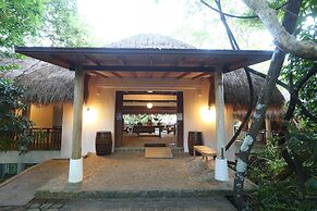 Amun Ini Beach Resort & Spa